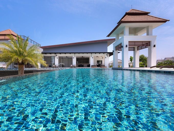 Sivana Gardens clubhouse pool